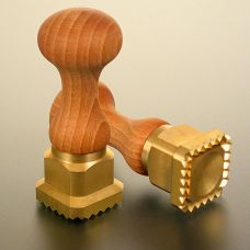 Ausstecher Ravioli, Holz/Messing, quadratisch mit gezacktem Rand, 35x35mm, 1 St