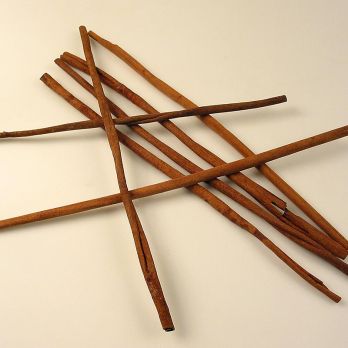Zimtstangen, lang, ca.40 cm, nur für Dekoration, Indonesien, 1 kg, ca.30 St