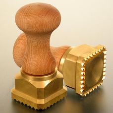 Ausstecher Ravioli, Holz/Messing, quadratisch mit gezacktem Rand, 45x45mm, 1 St