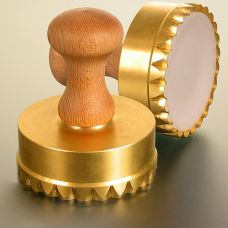 Ausstecher Ravioli, Holz/Messing, rund mit gezacktem Rand, 90mm, 1 St