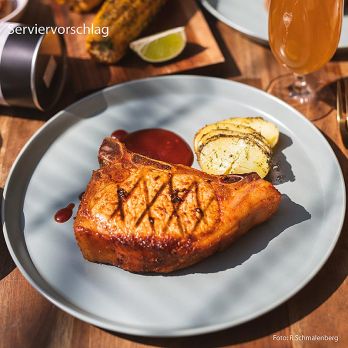 Dry Aged Lipstye Strohschwein Strip Lion Stielkotelett, TK, ca.350 g